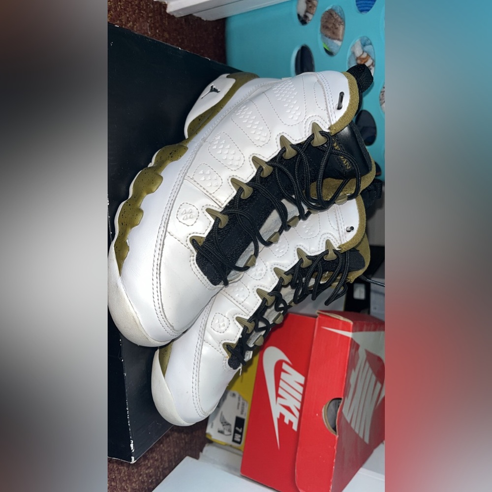 Air Jordan 9 Retro BG 'Statue'